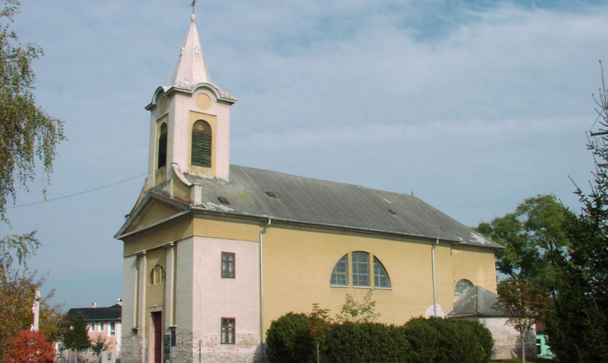 Látnivalók - Dunaszentpál - Szent Péter és Pál-templom