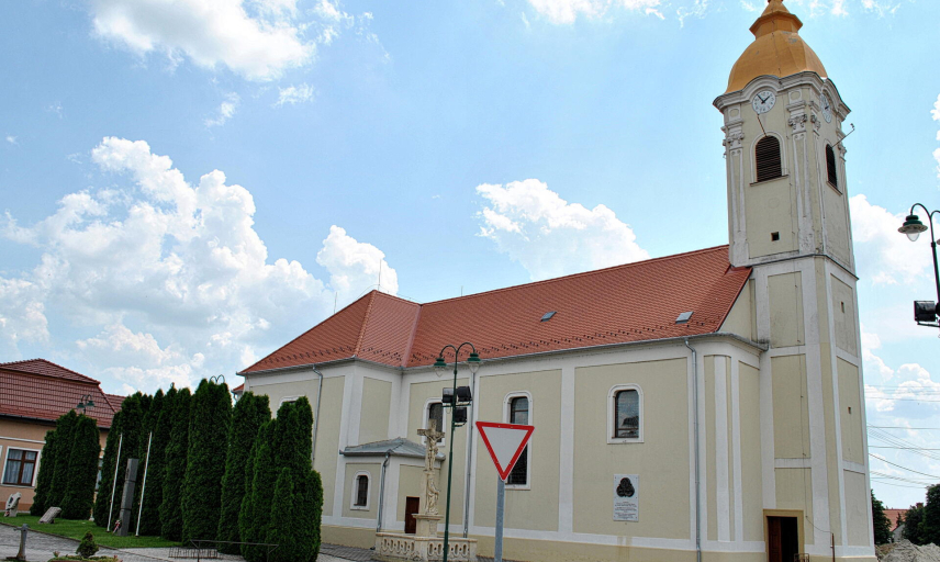 Látnivalók - Bősárkány - Szentháromság-templom