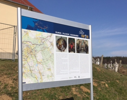 Old fashioned - The first renewed information sign on the Saint Martin's Way is ready